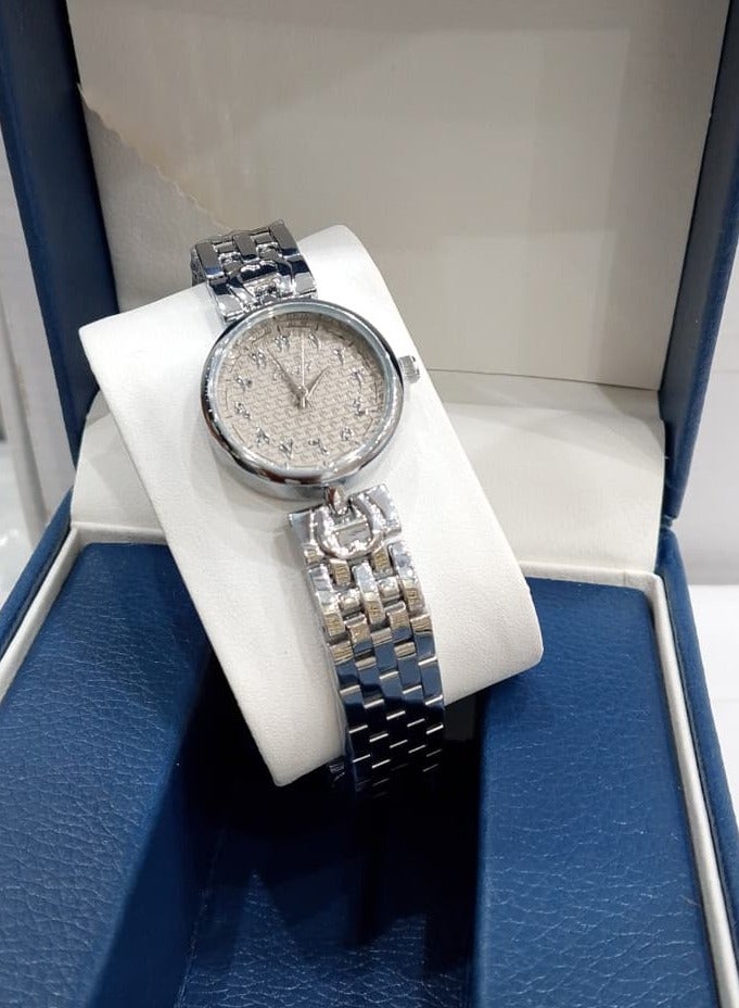 Women's watch adorned with crystals, featuring an elegant and luxurious design.